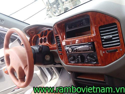 Sơn vân gỗ xe Mazda BT50