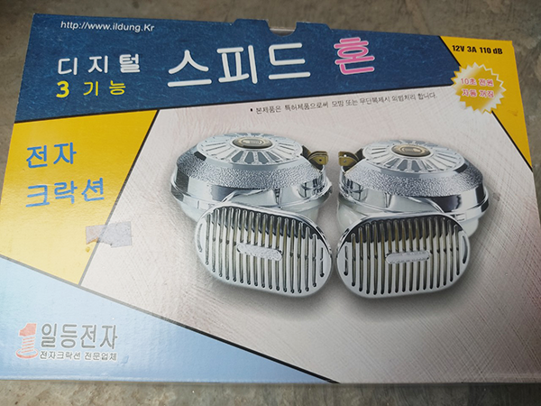 Lắp còi ngân 3 tiếng xe 16 chỗ Ford Transit