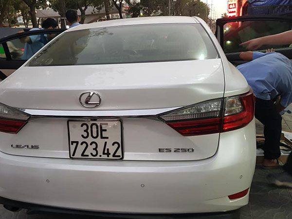 Cửa hít xe Lexus ES 250