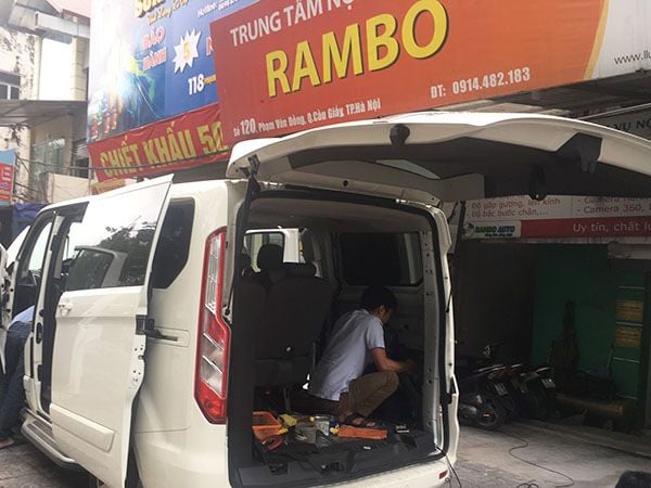 Cửa trượt điện xe Ford Tourneo