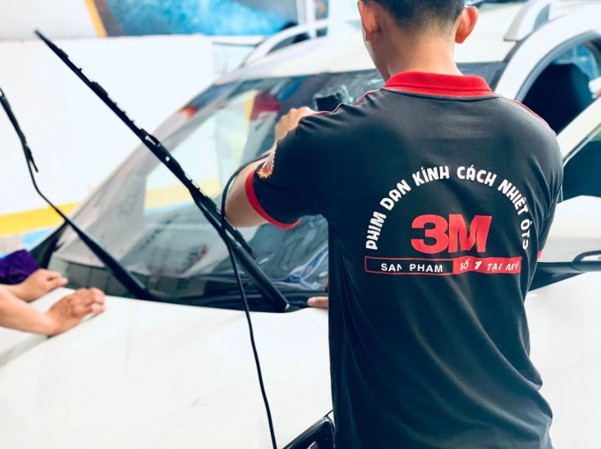 Địa chỉ dán phim cách nhiệt ô tô 3M Hà Nội uy tín chính hãng