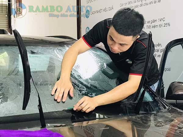 Dán phim cách nhiệt chống nóng Fortuner tại 698 Lạc Long Quân - Tây Hồ