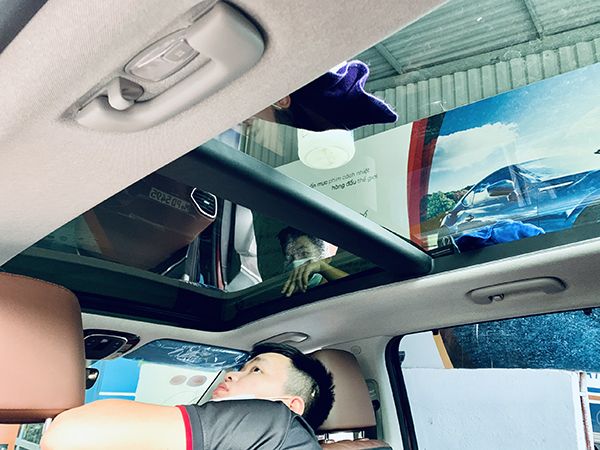 Dán Phim Cách Nhiệt LLumar Kính Nóc Trần (Cửa Sổ Trời Panorama)