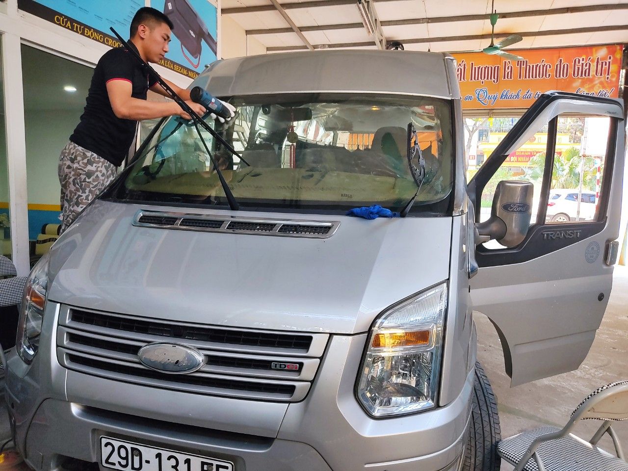 Xưởng độ xe ô tô 16 chỗ Ford Transit trọn gói từ A đến Z