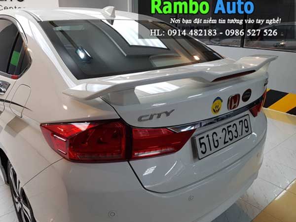 Đuôi cá xe Honda City 2018