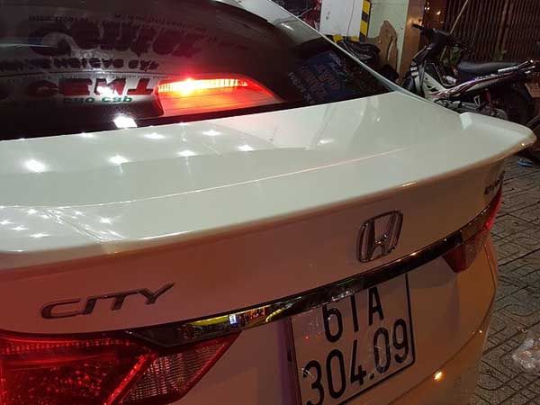 Đuôi cá xe Honda City 2018