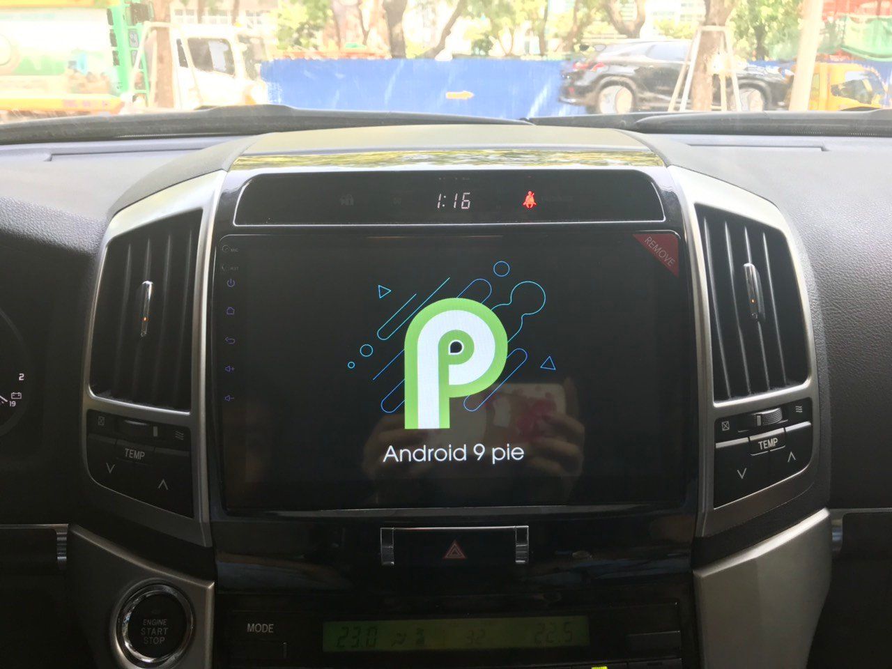 Màn hình DVD Oled Pro xe Landcruiser V8