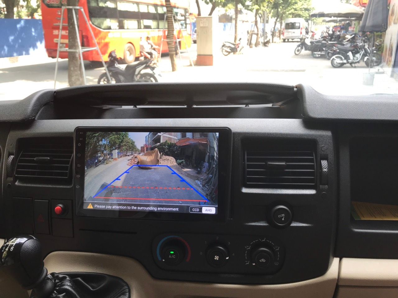 Camera lùi cho xe 16 chỗ Ford Transit