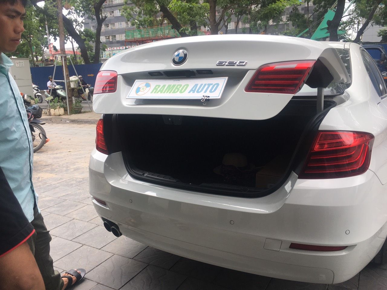 Cốp điện loại 2 ty theo xe BMW 520i