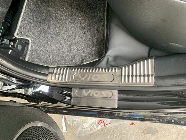 Ốp bậc cửa, Nẹp bước chân inox xe Toyota Vios 2021