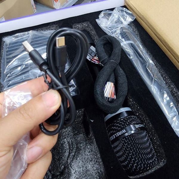 Lắp karaoke trên xe ô tô (4 chỗ- 9 chỗ -16 chỗ- 29 chỗ- xe khách)