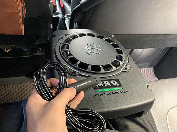 Độ loa sub trầm cho xe Toyota Cross