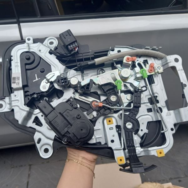 Sửa chữa và lắp đặt thay thế cửa tự động KIA Sedona tại Hà Nội