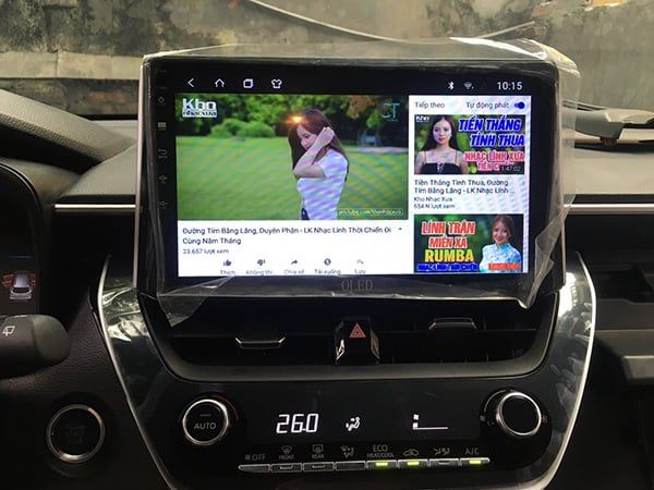 Màn hình android Oled C2 xe Toyota Corolla Cross 2020