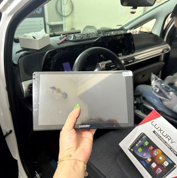 Màn hình android Luxury theo xe Hyundai stargazer
