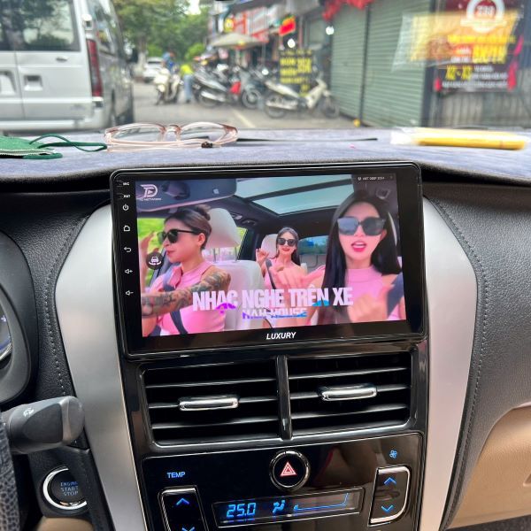 Màn hình android Qled xe Vios 2021