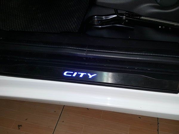 Nẹp bước chân Honda City 2018 : Có đèn, không đèn.