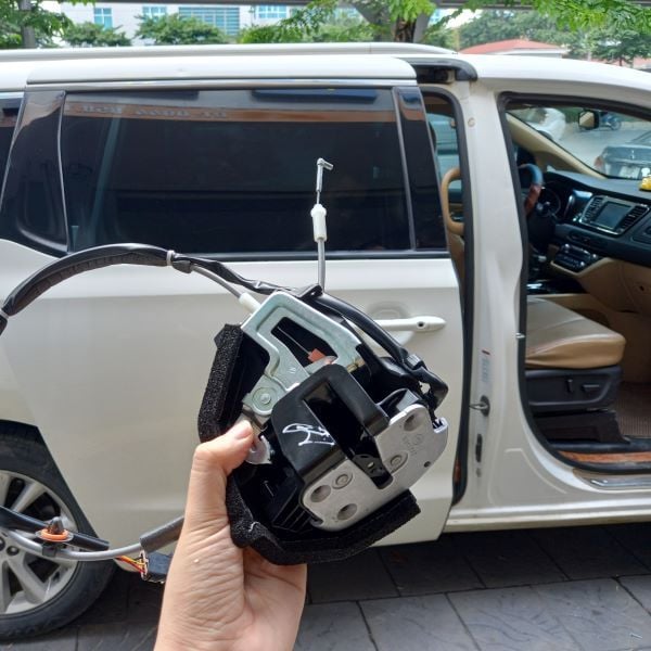 Sửa chữa và lắp đặt thay thế cửa tự động KIA Sedona tại Hà Nội
