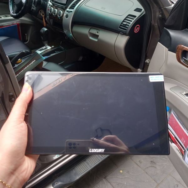 Màn hình android Luxury cho xe Mitsubishi Pajero 2015-2019