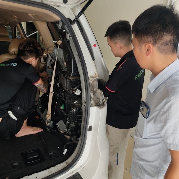 Sửa chữa cửa lùa tự động KIA Carnival 2021+