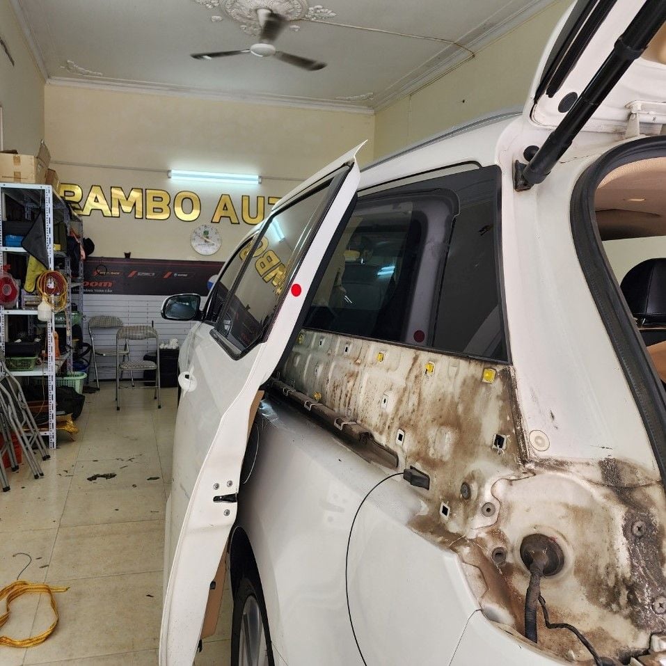 Sửa chữa và lắp đặt thay thế cửa tự động KIA Sedona tại Hà Nội