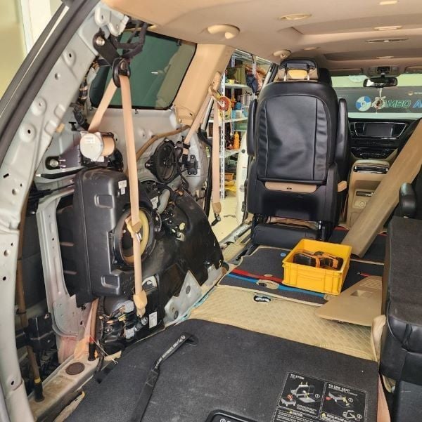 Sửa chữa và lắp đặt thay thế cửa tự động KIA Sedona tại Hà Nội