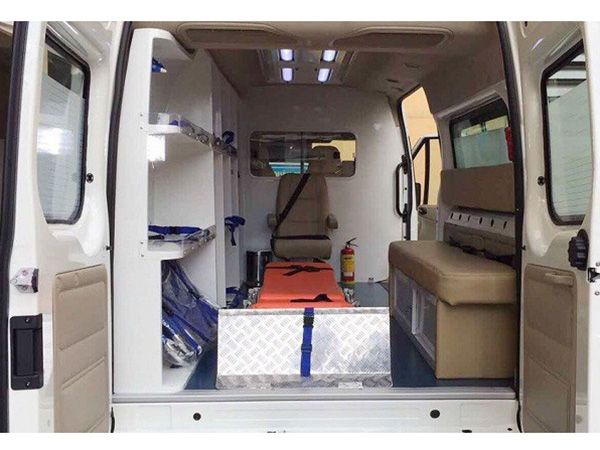 Hoán cải xe 16 chỗ Ford Transit thành xe cứu thương