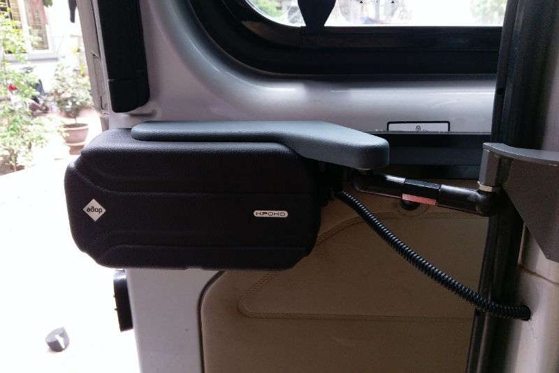 Độ cửa lùa tự động xe Transit - Rambo Auto