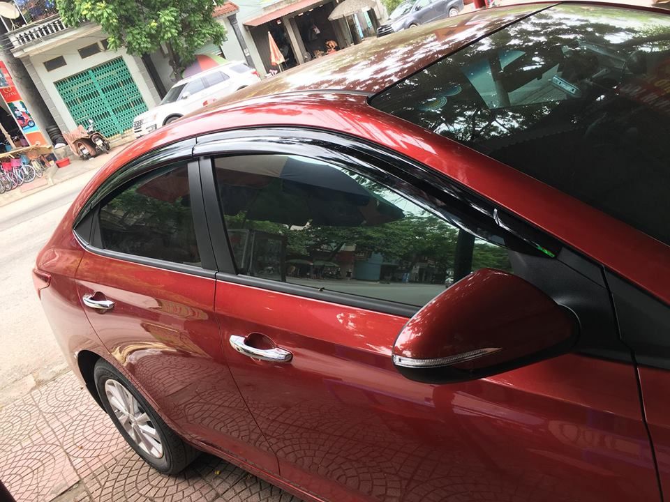 Vè che mưa đen xe Hyundai Accent 2018