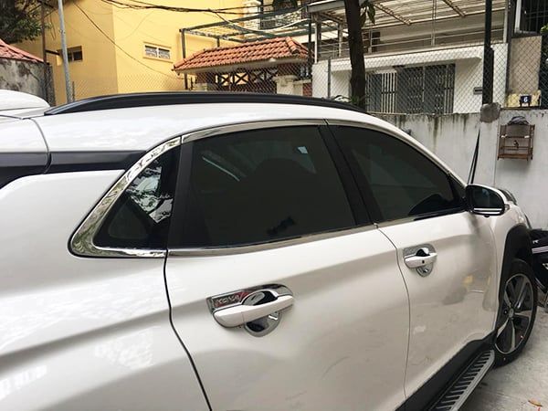 NẸP VIỀN CONG KÍNH XE HYUNDAI KONA