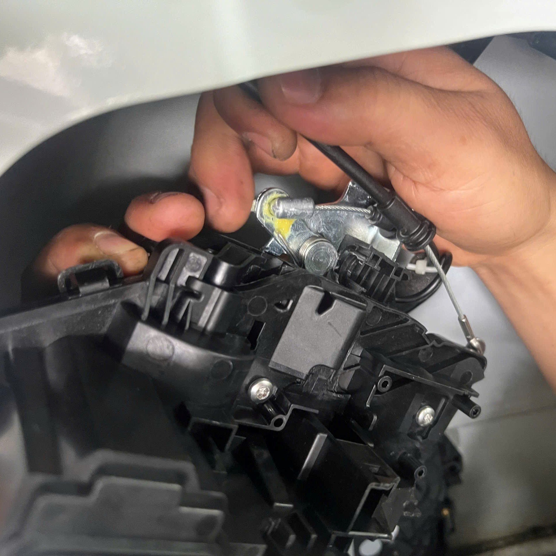 Lắp cửa hít xe Volvo S90