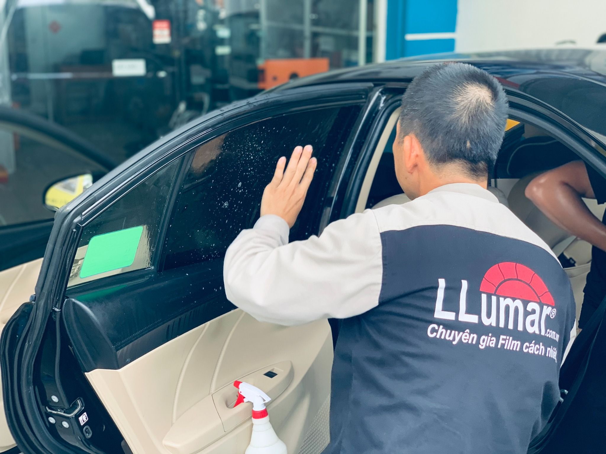 Dán phim cách nhiệt xe Toyota Vios - LLumar