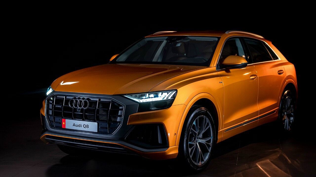 Bậc lên xuống Audi Q8 2019+