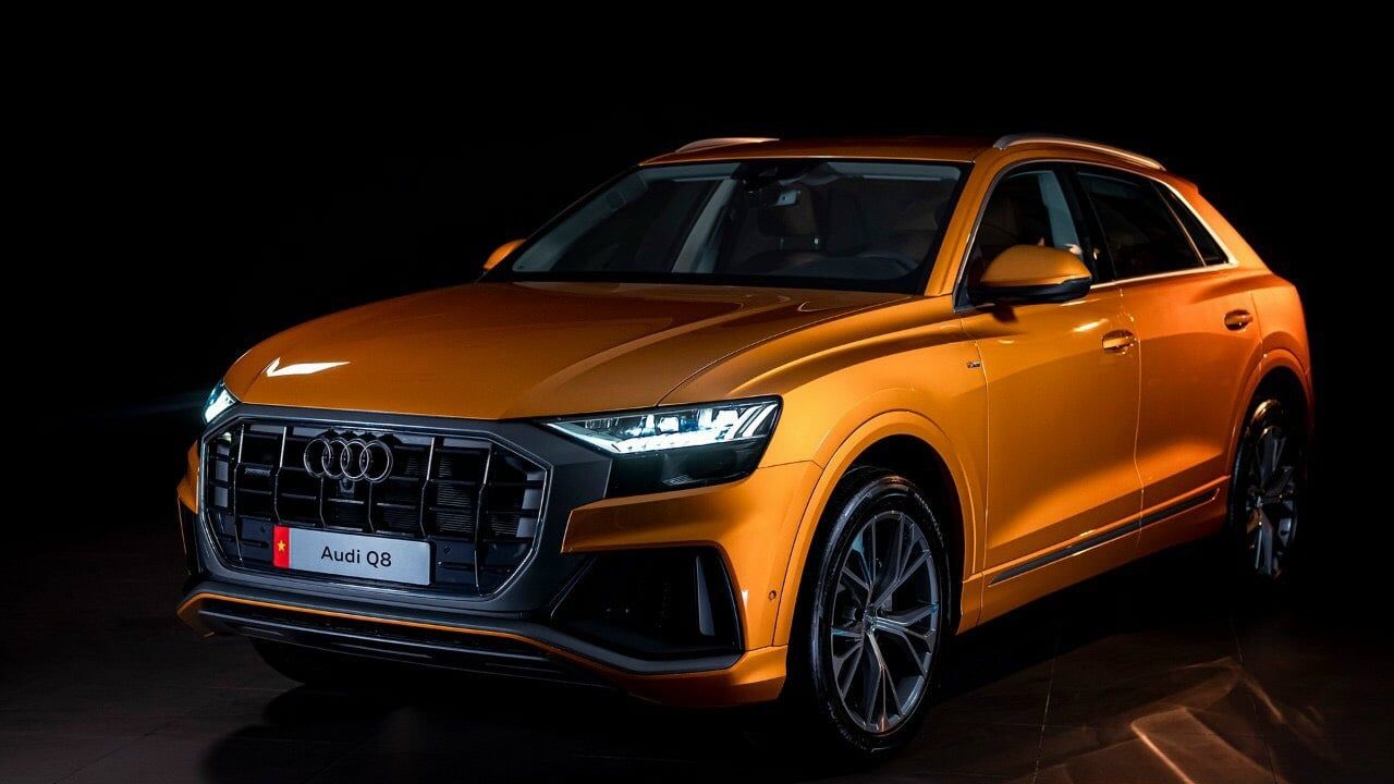 Bậc điện thụt thò Audi Q8 2020