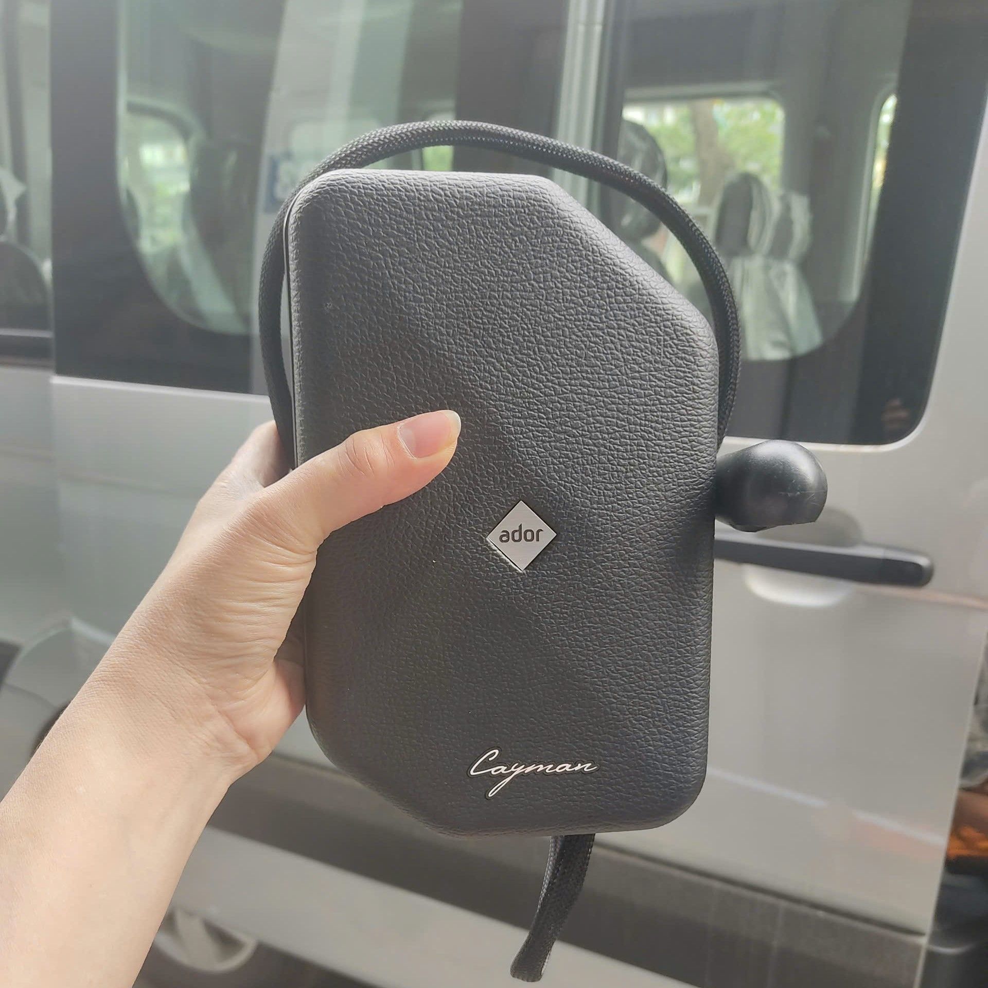 Cửa Lùa Tự Động Cayman Xe 16 chỗ nhập khẩu tại Nga