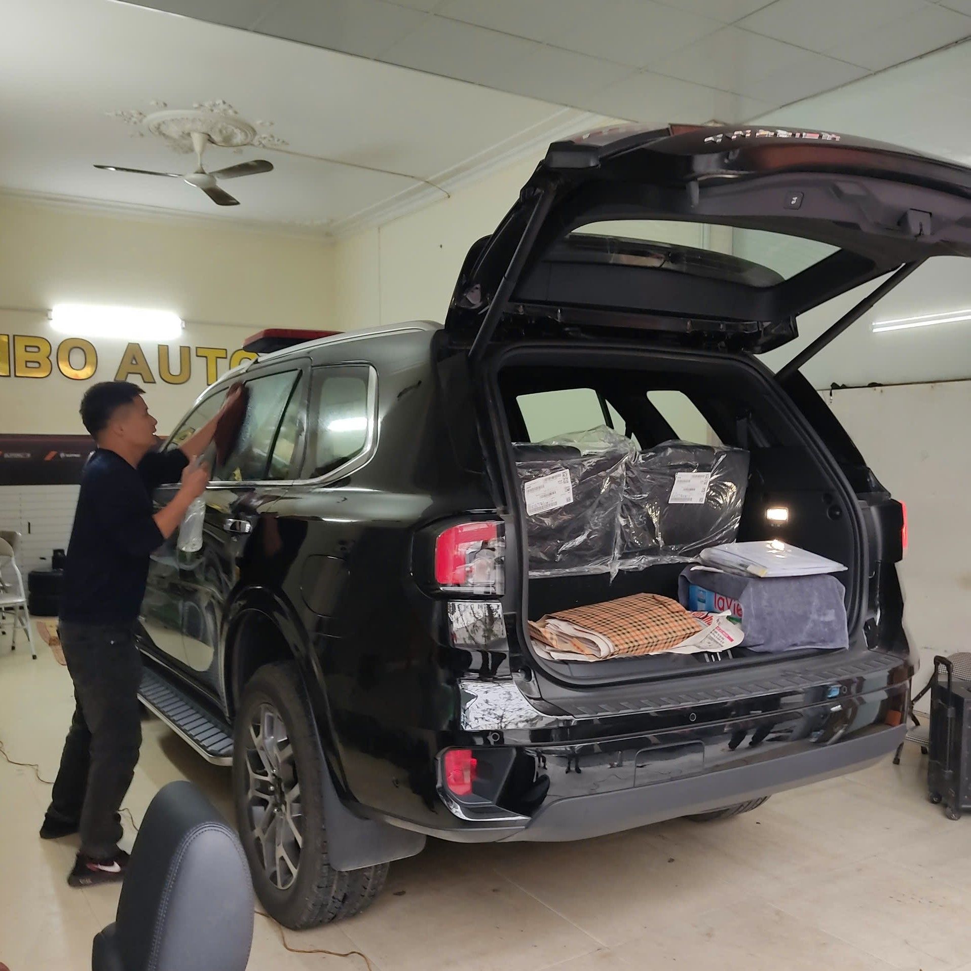 Dán phim cách nhiệt cho xe Ford Everest - Llumar