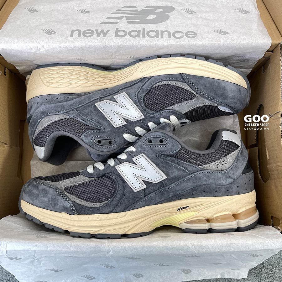  New Balance 2002R Grey Suede Phantom / Magnet 