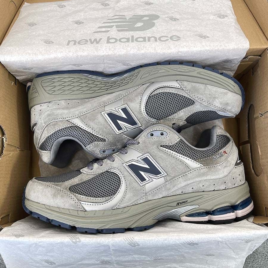  New Balance 2002R Light Grey 