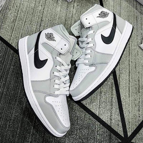  Jordan 1 Mid - Light Smoke Grey 2.0 ( size 37-38-39) SC 