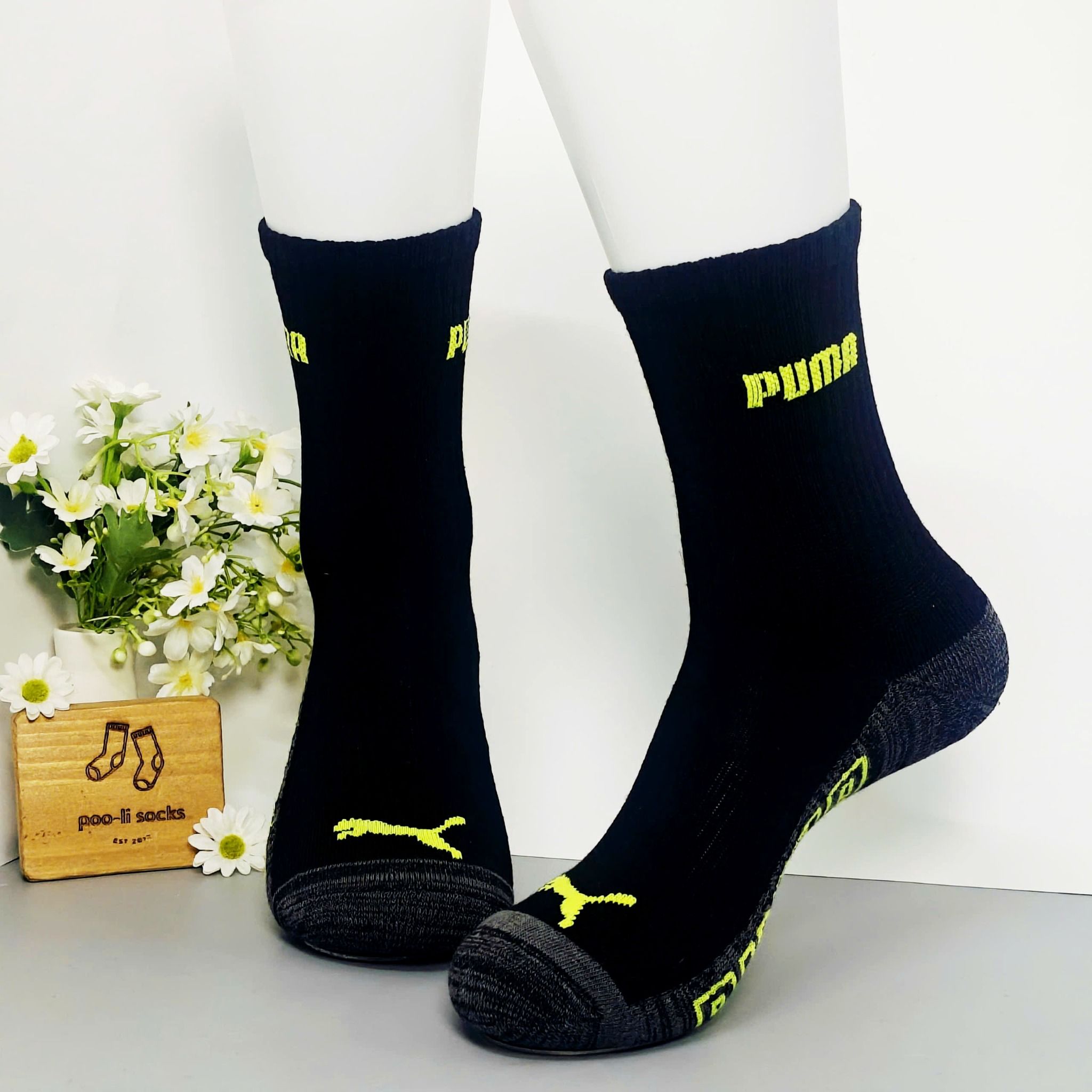 Vớ dài họa tiết màu neon thể thao