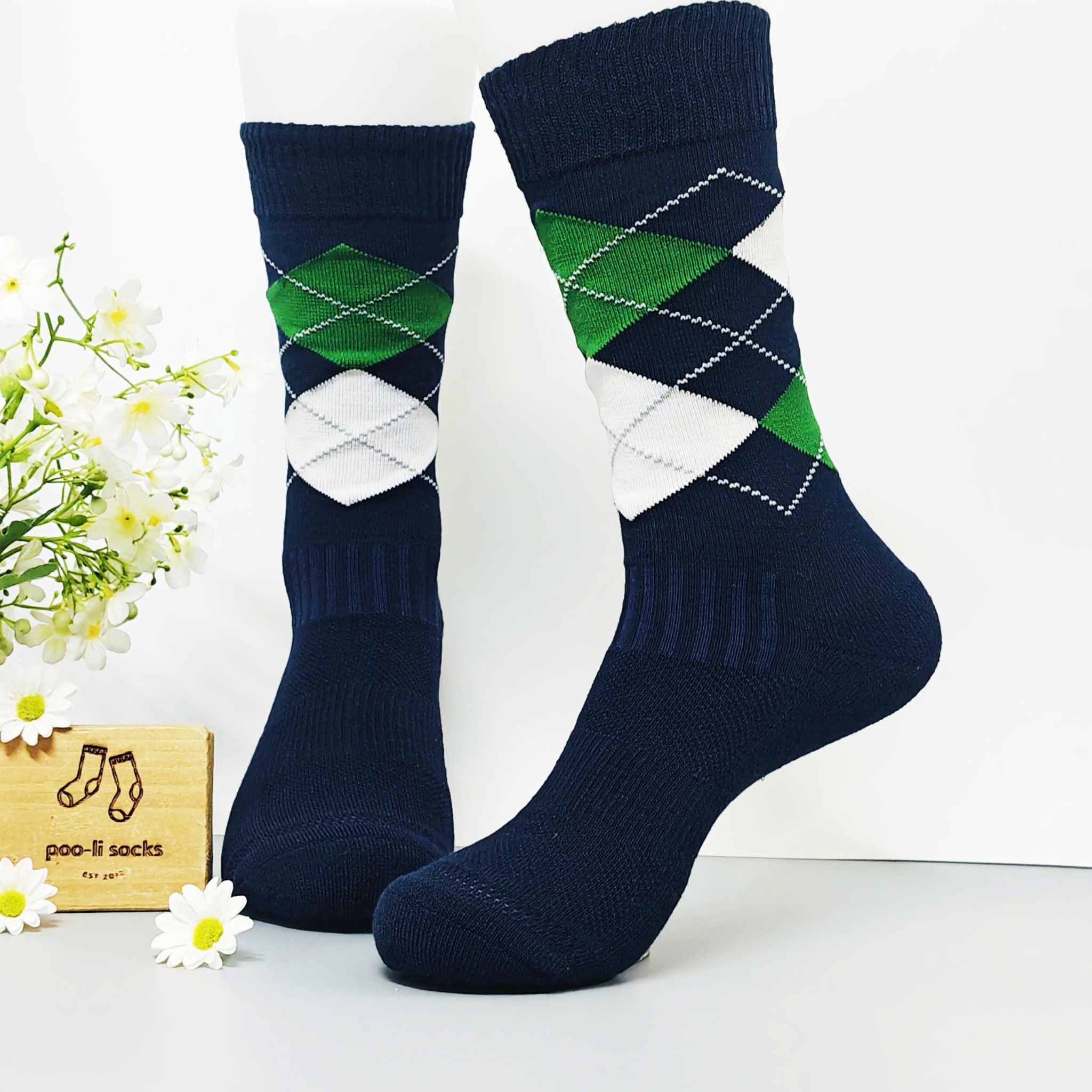 Vớ dài họa tiết quả trám