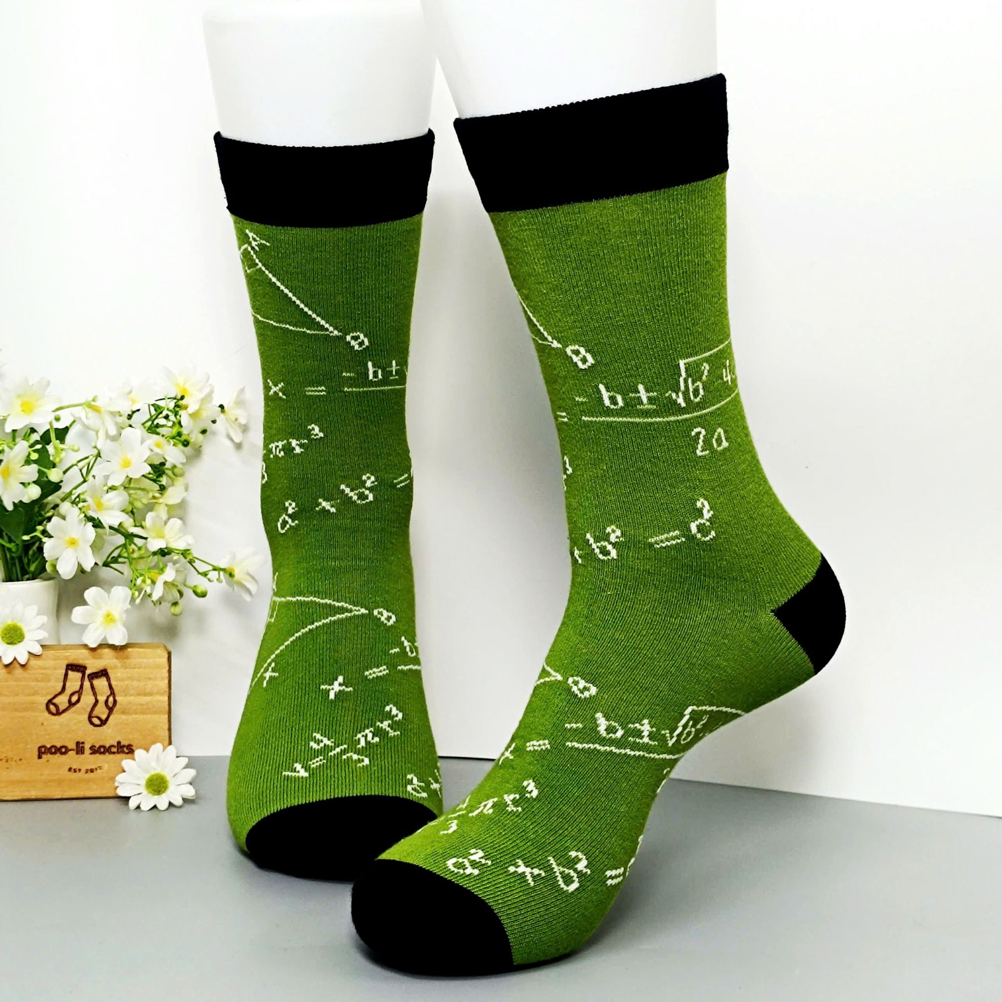 Vớ dài hoạ tiết toán học