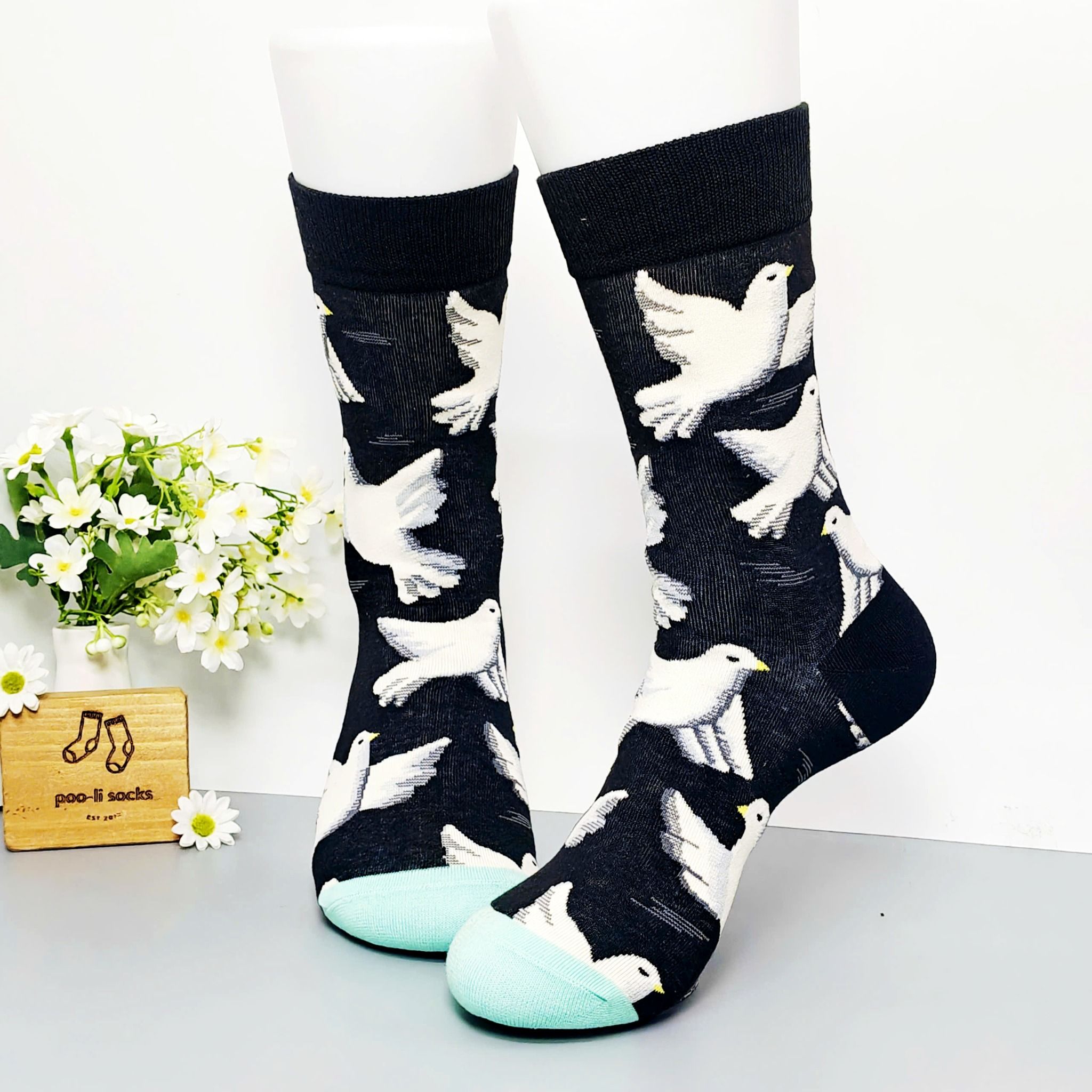 Vớ dài hoạ tiết chim bồ câu