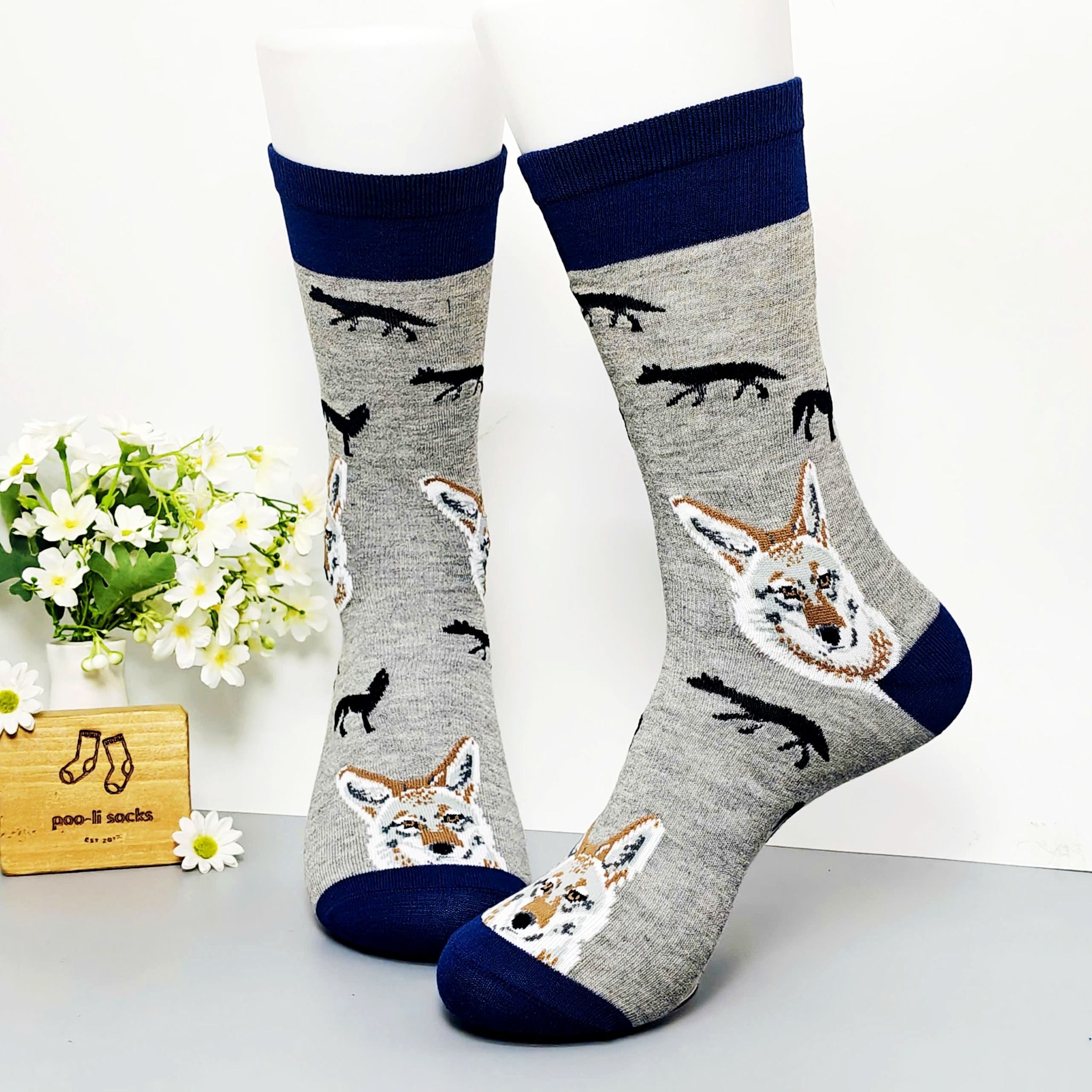 Vớ dài hoạ tiết chó sói xám