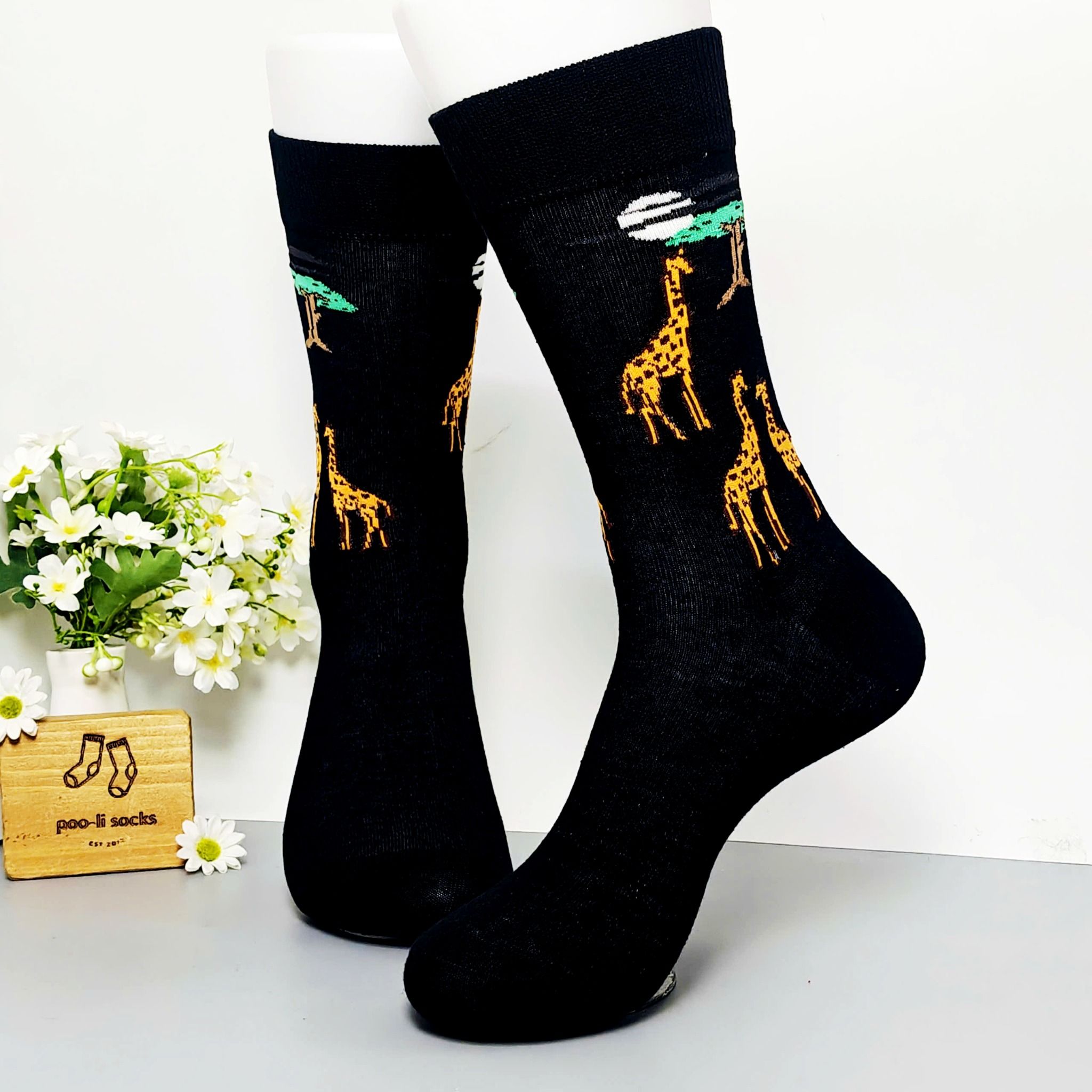 Vớ dài đen hoạ tiết hưu cao cổ mặt trăng và cây