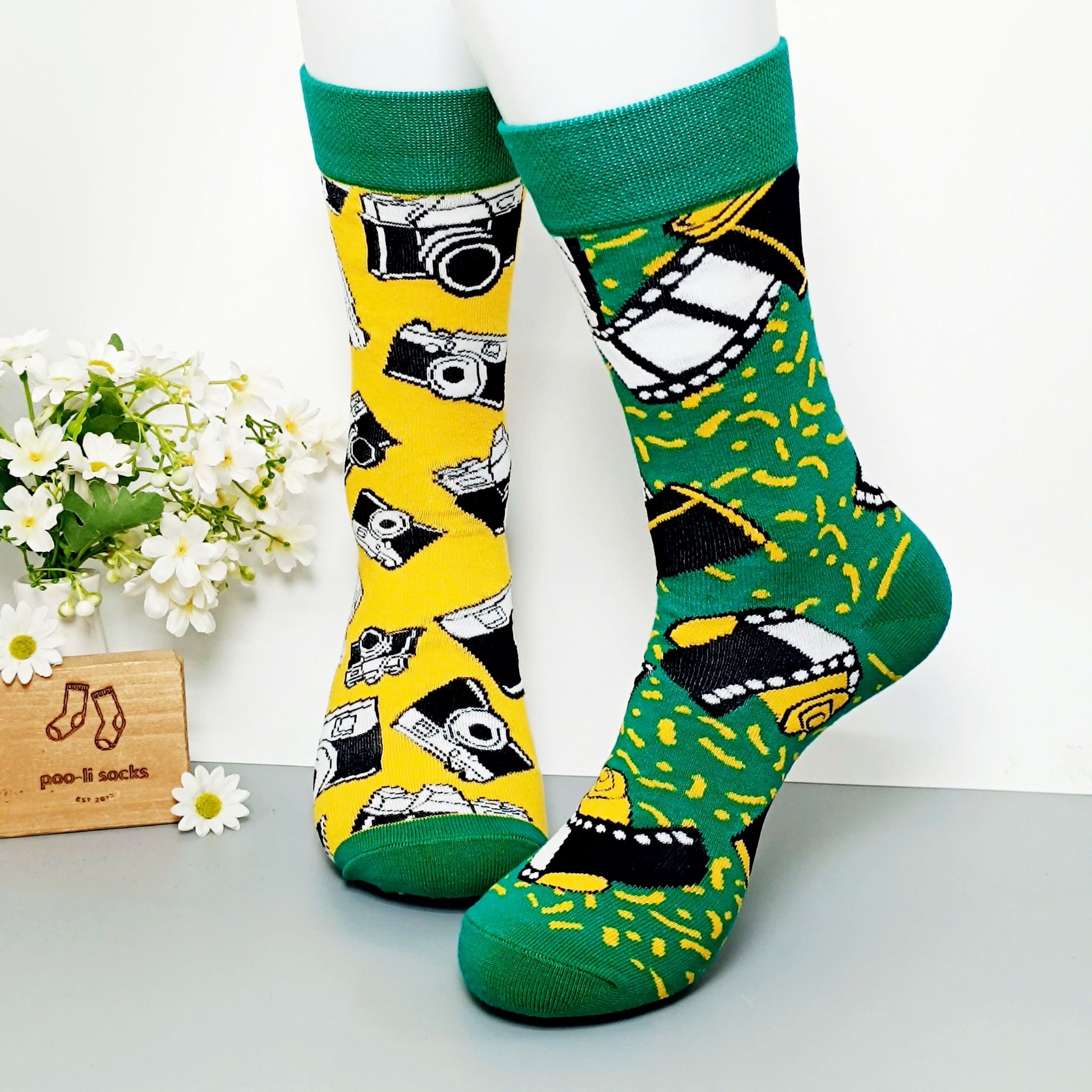 Vớ dài vàng xanh lá hoạ tiết máy chụp ảnh