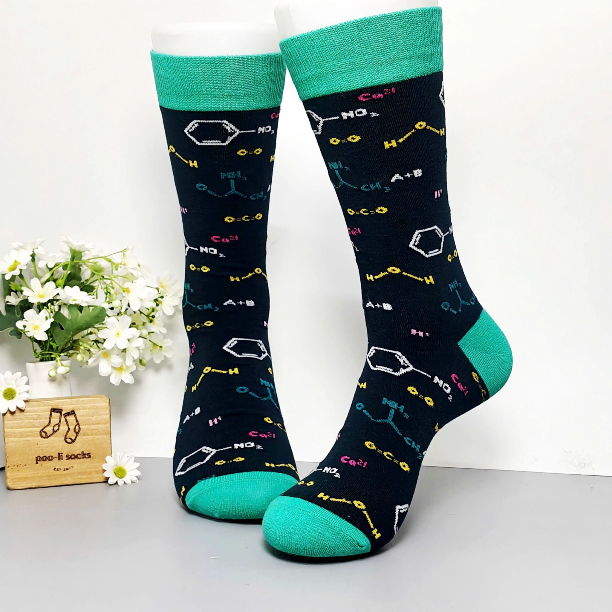 Vớ dài hoạ tiết hoá học