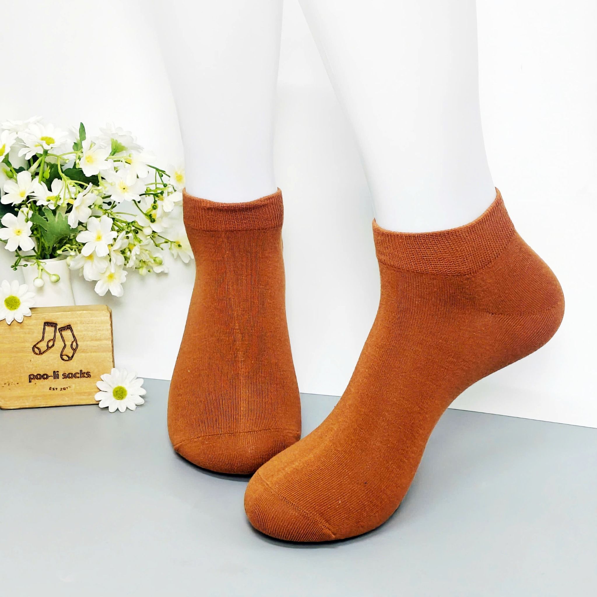 Vớ ngắn họa tiết màu trơn