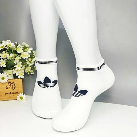 Vớ ngắn hoạ tiết Adidas trắng