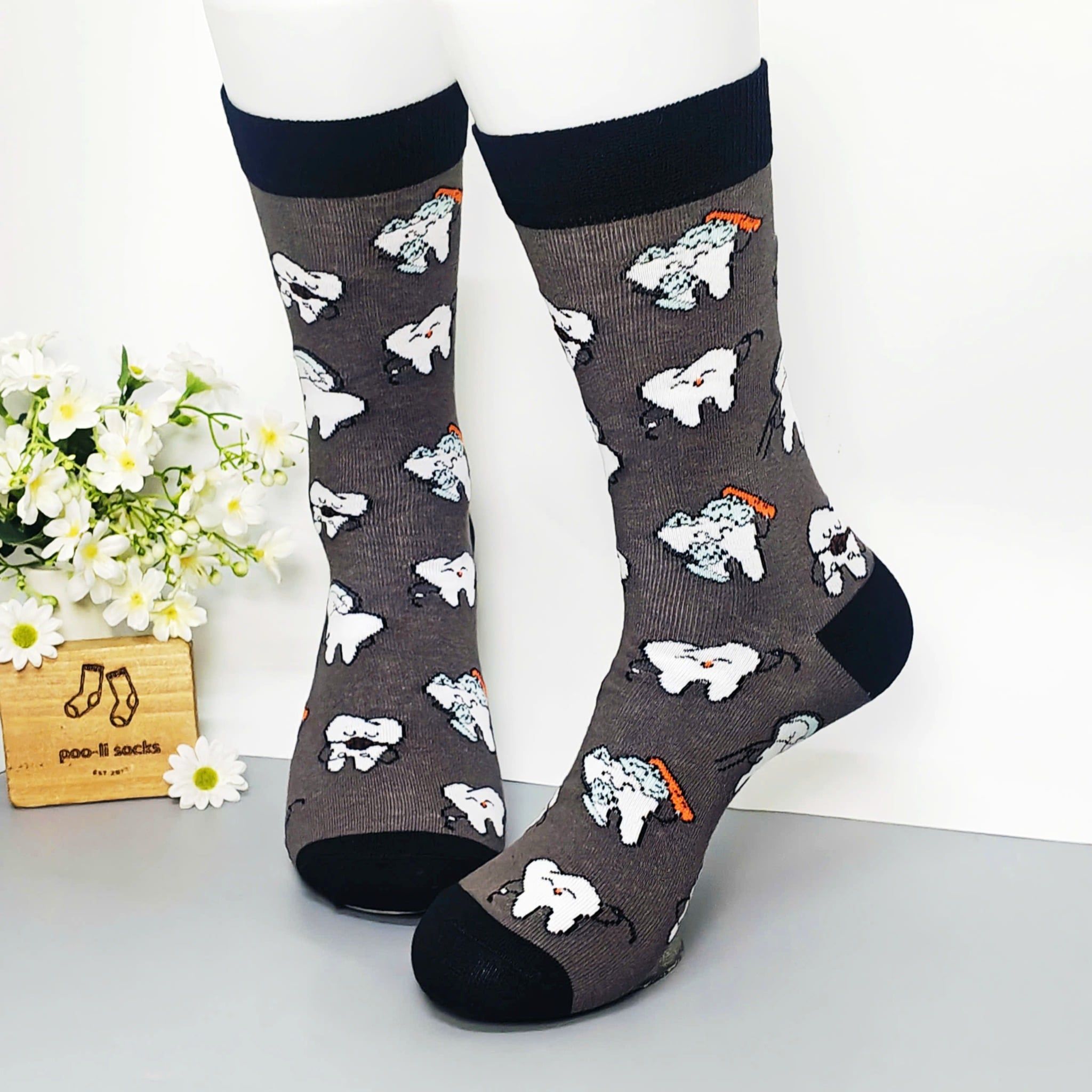 Vớ dài xám hoạ tiết những chiếc răng